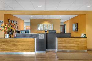 a lobby of a waiting room with a counter at Best Western Plus Hiawatha Hotel in Hiawatha +35 photos