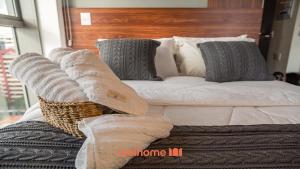 เตียงในห้องที่ Studio em Vila Mariana com coworking no prédio