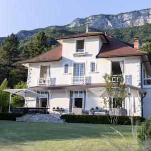 En generel udsigt til bjerge eller udsigt til bjerge taget fra villaen