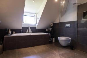 Et badeværelse på Villa des Pensières + 18 billeder