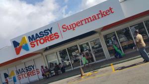 Supermarket nebo jiné obchody v  apartmánu nebo okolí