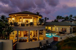 Πισίνα στο ή κοντά στο Hale Mele 2 with Panoramic Golf Course View, private Pool, Hot Tub, Golf Cart and E-Bikes
