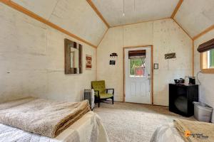 Postel nebo postele na pokoji v ubytování DFA Cabin Rentals