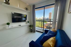 Televisyen dan/atau pusat hiburan di Flat à 200m do mar Compact Tambaú