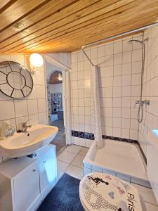 Ένα μπάνιο στο no 109 Holiday house Beautiful View with pool