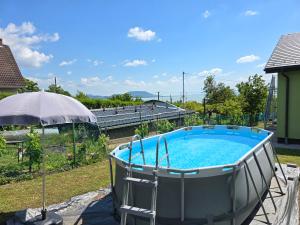 Photo de la galerie de l'établissement no 109 Holiday house Beautiful View with pool, à Balatongyörök 35 autres photos