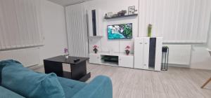 Μια τηλεόραση ή/και κέντρο ψυχαγωγίας στο Claudiu Blue apartament's 9