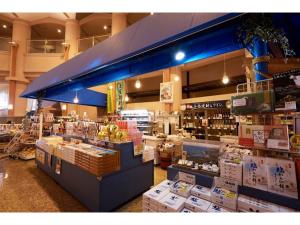 Siêu thị/các cửa hàng khác gần/tại khách sạn