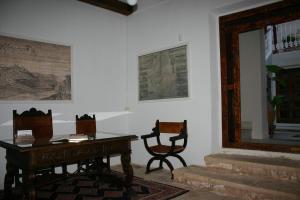a room with a desk and a chair and a table at Casa del Renacimiento in Alcaraz
