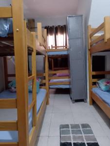 Palanda nebo palandy na pokoji v ubytování Hostel O Mago Leme