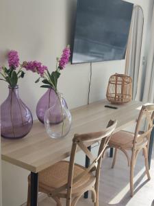 TV a/nebo společenská místnost v ubytování 124 Spacious studio with a view + 37 fotografií