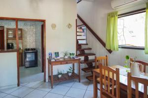 Casa delas Ilhabela的厨房或小厨房