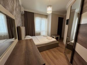 Voodi või voodid majutusasutuse Karo Hotel toas