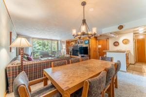A kitchen or kitchenette at Lodgepole by Summit County Mountain Retreats