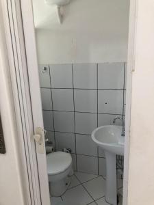 a bathroom with a toilet and a sink at Pousada Irmão Sol Irmã Lua in Abadiânia +20 photos