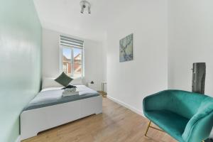 Un lugar para sentarse en Amazing 2 Bedrooms Flat In Dalston