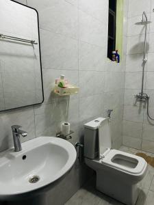 Fotografie z fotogalerie ubytování Lake view 2bedrooms 3 balconies WIFI Netflix 2bathroom 5mnts walk to the lake v destinaci Nalakonge