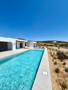 Πισίνα στο ή κοντά στο Faragas Hill Harmony Villa