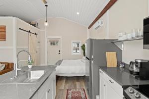 Gallery image of Little Cabin by The Lake in Canandaigua +6 photos