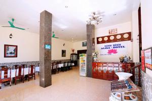 a restaurant with a dining room with tables and chairs at Ninh Binh Alisa Hotel in Ninh Binh