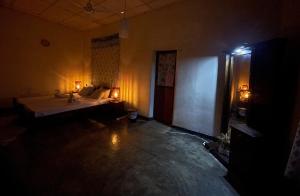 Postel nebo postele na pokoji v ubytování Weeragiri home stay