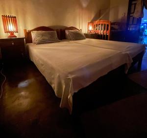 Postel nebo postele na pokoji v ubytování Weeragiri home stay