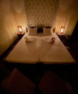 Postel nebo postele na pokoji v ubytování Weeragiri home stay