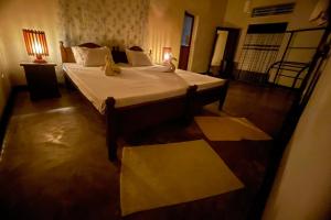 Postel nebo postele na pokoji v ubytování Weeragiri home stay