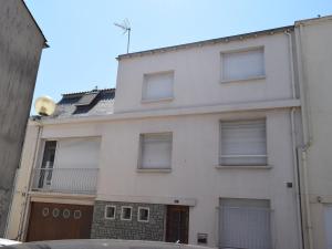 a white building with a lot of windows at Maison 3 étoiles au centre des Sables d'Olonne avec accès plage, Wifi et garage - FR-1-197-519 in Les Sables-dʼOlonne