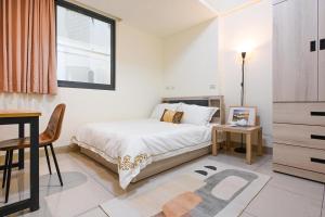 A bed or beds in a room at Daisy's Hsiang Hola
