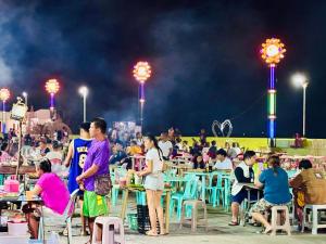 a crowd of people sitting at tables at a concert at Cockatoo Room Rentals Siquijor in Siquijor +22 photos