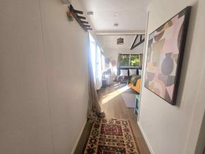 Gallery image of Five Paddocks Blue Cottage Private 5mins to SH1 in Tamahere +7 photos