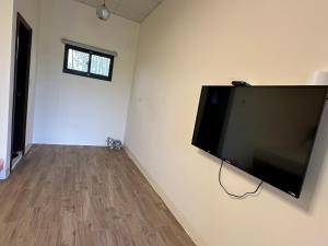 TV a/nebo společenská místnost v ubytování Fu Courtyard Homestay