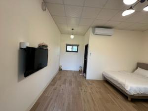 Postel nebo postele na pokoji v ubytování Fu Courtyard Homestay