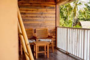 Bollata Beach House的阳台或露台