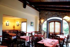 A restaurant or other place to eat at Il Raduno
