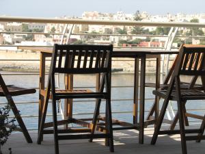 Ein Balkon oder eine Terrasse in der Unterkunft SeaFront Apartment Marsascala