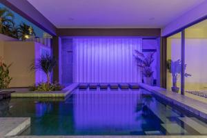 Πισίνα στο ή κοντά στο 芭提雅全新4卧别墅Pattaya Pacific Pool Villa