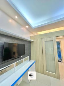 a living room with a flat screen tv on a wall at Direct to pool unit Shore Residences Condominium MOA Complex in Manila