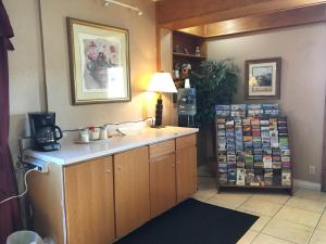 a coffee shop with a counter in a room at Travel Inn in Sunnyside