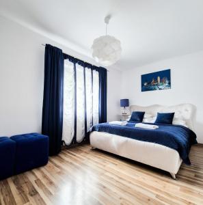 Posteľ alebo postele v izbe v ubytovaní Apartamenty Alcatraz z jacuzzi