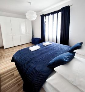 Posteľ alebo postele v izbe v ubytovaní Apartamenty Alcatraz z jacuzzi