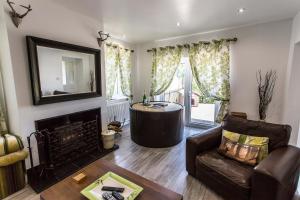 Lobbyen eller receptionen på Lincoln Holiday Retreat Cottage with Private Hot Tub