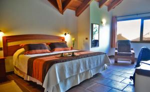 Ein Bett oder Betten in einem Zimmer der Unterkunft Hotel Pucon Green Park
