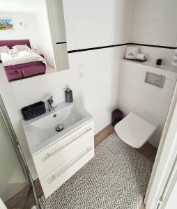 Kúpeľňa v ubytovaní Apartamenty Alcatraz z jacuzzi