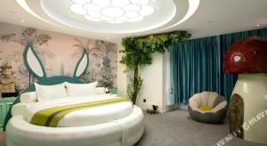 a bedroom with a large bed and a chair at Green Tree Inn Hebei Cangzhou Hejian Middle Shijing Road in Xiguan