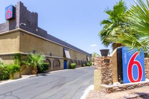 Сертификат, награда, вывеска или другой документ, выставленный в Motel 6 Glendale Phoenix