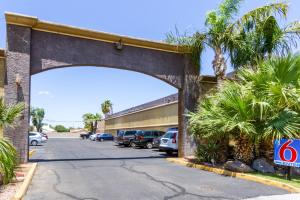 Фотография из галереи Motel 6 Glendale Phoenix в городе Глендейл