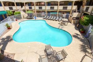 Бассейн в Motel 6 Glendale Phoenix или поблизости
