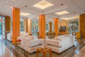 Ο χώρος του lounge ή του μπαρ στο Pavlos Hotel